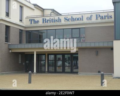 Vista della Scuola Britannica di Parigi situata a 17 km a ovest del centro della città, a Croissy-sur-Seine, Francia il 28 dicembre 2011. La British School of Paris sarebbe stata annunciata come un luogo ideale per i figli David e Victoria Beckham, Brooklyn, 12 anni, Romeo di nove anni e Cruz di sei anni, per studiare in caso di cartelli David Beckham con la squadra di calcio Paris Saint-Germain (PSG). Foto di ABACAPRESS.COM Foto Stock