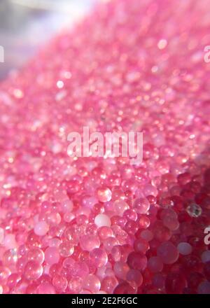 Colore rosa cristalli di gel di silice idrata Foto Stock