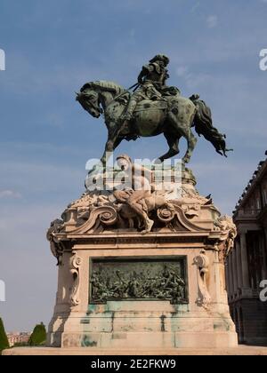 BUDAPEST, UNGHERIA- MAGGIO, 26, 2019: Statua di bronzo di un principe eugenio di savoia al castello di buda Foto Stock