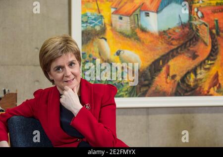 Intervista ritratti del primo Ministro scozzese Nicola Sturgeon. Preso al Parlamento scozzese, Holyrood , Edimburgo. Credito - Phil Wilkinson / A. Foto Stock