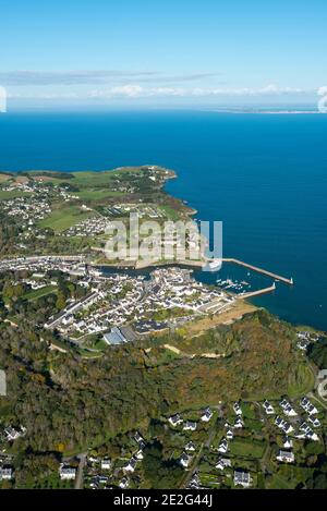 Isola Belle-ile-en-Mer (al largo della costa della Bretagna, Francia nord-occidentale): Vista aerea della città di le Palais Foto Stock