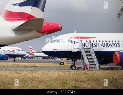 Parcheggiato fuori uso British Airways aerei immagazzinati presso Bournemouth International Airport, Dorset durante la crisi di Coronavirus 9 giugno 2020 Foto Stock