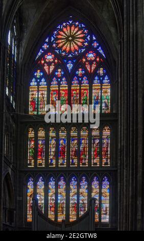 Francia, dipartimento della Mosella, Lorena, città di Metz, vetrate nel transetto sud sulla Cattedrale neoclassica di Santo Stefano di Metz, è un hist Foto Stock