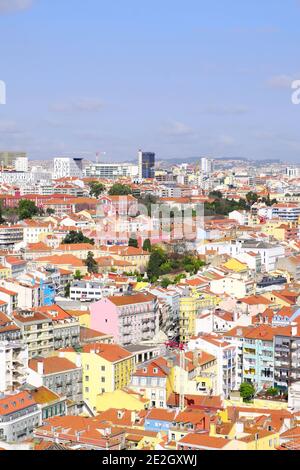 Portogallo, Lisbona: Panoramica dei distretti settentrionali dal Miradouro da Senhora do Monte Foto Stock