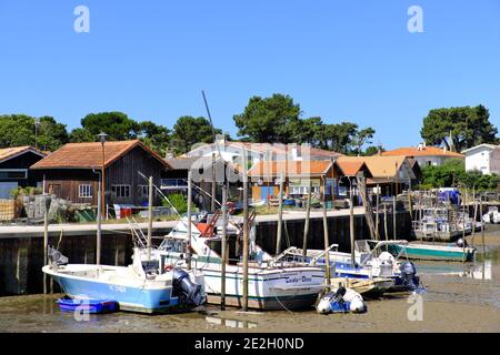 Lege-Cap-Ferret (Francia sud-occidentale): oyster capanne nel porto di Piraillan Foto Stock