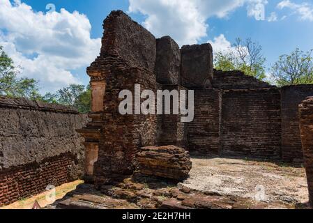 Anicenti colonne di pietra del complesso di palazzo nissankamala, nell'antica città di Polonnaruwa in Sri Lanka. Foto Stock
