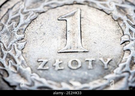 Una vecchia moneta polacca zloty macro dettaglio. Foto Stock