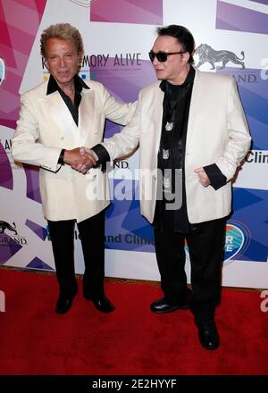 14 gennaio 2021. **FILE FOTO** Siegfried Fischbacher di Siegfried & Roy è scomparso a 81. Las Vegas, CA - Giugno 13 Siegfried Fischbacher, Roy Horn partecipa al 19° gala annuale 'Power of Love' di Keep Memory Alive Honours Andrea & Veronica Bocelli alla MGM Grand Garden Arena il 13 giugno 2015. Photo Credit: Faye Sadou/MediaPunch Credit: MediaPunch Inc/Alamy Live News Foto Stock