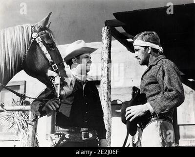 ULTIMO DEI PILOTI PONY 1953 Columbia Pictures film con Gene Autry a sinistra con Champion Foto Stock