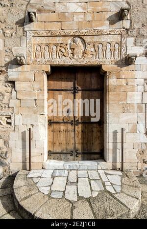 Saint-Genis-des-Fontaines (Francia meridionale): L'abbazia benedettina ospita un architrave intagliato risalente al 1020, che lo rende uno degli esami più antichi Foto Stock