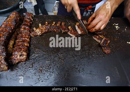 Meatopia in Tobacco Dock a Londra.Iberico costolette di maiale Foto Stock