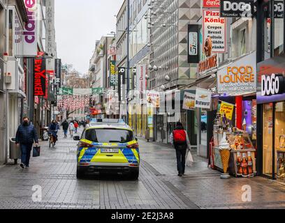 Colonia, Nord Reno-Westfalia, Germania - Colonia centro città in tempi di crisi Corona durante il secondo blocco, i negozi sono chiusi, solo pochi pas Foto Stock