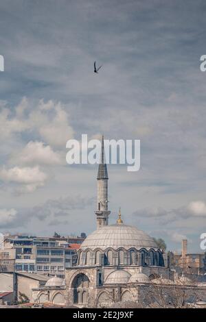 Una delle moschee più piccole della città, fu costruita da Rustem Pasa nel 1561 ed è nota per le piastrelle molto fini che coprono l'interno e l'esterno wa Foto Stock