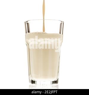 Bicchiere di latte versato Foto Stock