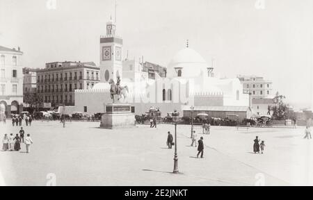 Foto d'annata del XIX secolo: Djamaʽa el Djedid, resa anche Djamaa al-Djedid, o Jamaa El Jedid è una moschea di Algeri, la capitale dell'Algeria. E' datata al 1660/1070 AH da un'iscrizione sul portale d'ingresso principale. Immagine circa 1890's. Foto Stock