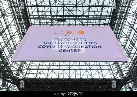 Il Centro Congressi Jacob Javits Covid-19 sito di vaccinazione a New York il 13 gennaio 2021. Foto Stock