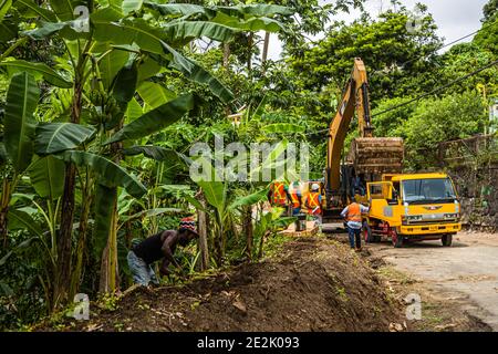 Piantagione di banane e lavori stradali a Grenada Foto Stock