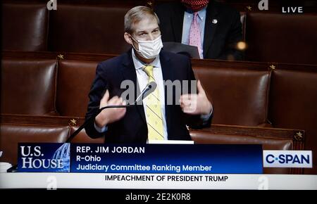 Uno screenshot televisivo di C-SPAN mostra il Rep. Jim Jordan (R-Ohio), leader nella difesa del presidente degli Stati Uniti Donald Trump al suo secondo impedimento. Foto Stock