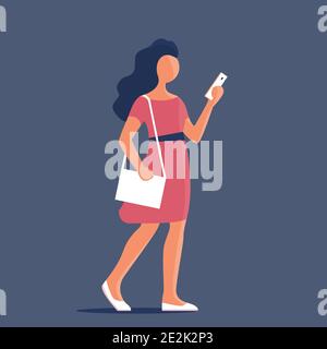 Bella ragazza con una borsa e uno smartphone. Camminando lungo la strada. Immagine piatta isolata dal vettore. Illustrazione Vettoriale