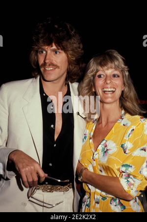 Jeff Conaway e la moglie Rona Newton John Credit: Ralph Dominguez/MediaPunch Foto Stock