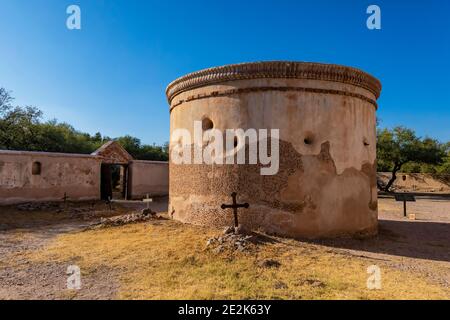 Cimitero e cappella mortuaria al Tumacacori National Historical Park, Arizona, Stati Uniti Foto Stock