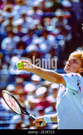Boris Becker (GER) in gara ai Campionati US Open Tennis 1990. Foto Stock