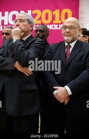 "Le president socialiste de la region Ile-de-France et tete de liste de la liste ''candidats aux couleurs de la region'' Ile de France pour les elections regionales de 2010 Jean-Paul Huchon et Robert Hue candidat dans le Val d'Oise au Siege de campagne a Paris, France le 5 Janvier 2010. Foto Jean-Luc Luyssen/ABACAPRESS.COM' Foto Stock