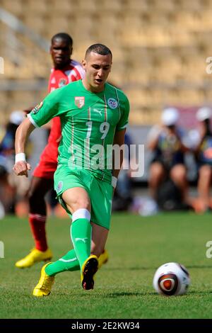 Algerino Hassan Yeba durante la partita di calcio della Coppa Africana delle Nazioni, Gruppo A, Algeria contro Malawi a Luanda, Angola, il 11 gennaio 2010. Il Malawi ha vinto 3-0. Foto di RainbowPress/Cameleon/ABACAPRESS.COM Foto Stock