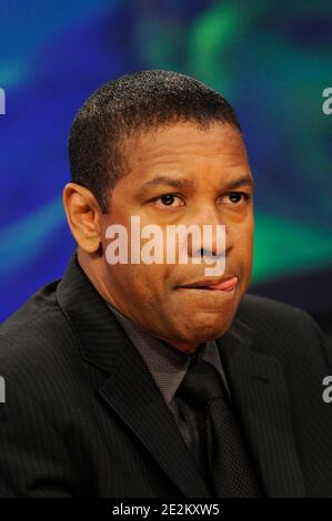 Denzel Washington promuove il suo nuovo film 'Book of Eli durante' il taping di scommesse 106 & Park a New York City, NY, USA il 14 gennaio 2010.Photo di Mehdi Taamallah/Elevation Photos/ABACAPRESS.COM Foto Stock