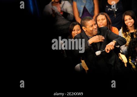 Denzel Washington promuove il suo nuovo film 'Book of Eli durante' il taping di scommesse 106 & Park a New York City, NY, USA il 14 gennaio 2010.Photo di Mehdi Taamallah/Elevation Photos/ABACAPRESS.COM Foto Stock