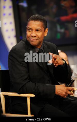 Denzel Washington promuove il suo nuovo film 'Book of Eli durante' il taping di scommesse 106 & Park a New York City, NY, USA il 14 gennaio 2010.Photo di Mehdi Taamallah/Elevation Photos/ABACAPRESS.COM Foto Stock