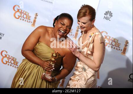 MO'Nique e Nicole Kidman si pongono nella sala stampa della 67a cerimonia del Golden Globe Awards, tenutasi all'hotel Beverly Hilton a Los Angeles, CA, USA il 17 gennaio 2010. Foto di Lionel Hahn/ABACAPRESS.COM (nella foto: MO'Nique, Nicole Kidman) Foto Stock