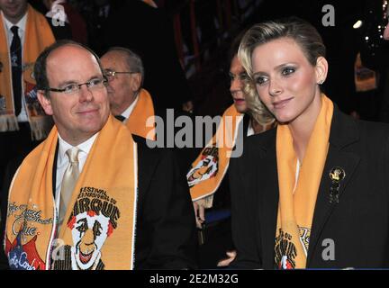 Il Principe Alberto II di Monaco e Charlene Wittstock durante la cerimonia di chiusura del trentaquattresimo Festival Internazionale del Circo di Monte Carlo a Monte Carlo, Monaco, il 19 gennaio 2010. Foto di Gaetan luci/piscina/ABACAPRESS.COM Foto Stock