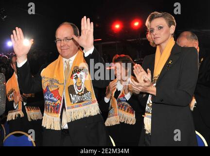 Il Principe Alberto II di Monaco, Charlene Wittstock durante la cerimonia di chiusura del trentaquattresimo Festival Internazionale del Circo di Monte Carlo a Monte Carlo, Monaco, il 19 gennaio 2010. Foto di Gaetan luci/piscina/ABACAPRESS.COM Foto Stock