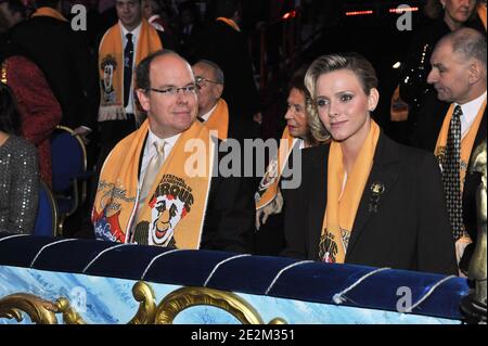 Il Principe Alberto II di Monaco e Charlene Wittstock durante la cerimonia di chiusura del trentaquattresimo Festival Internazionale del Circo di Monte Carlo a Monte Carlo, Monaco, il 19 gennaio 2010. Foto di Gaetan luci/piscina/ABACAPRESS.COM Foto Stock