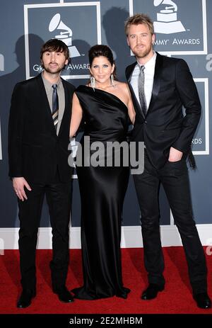 Lady Antebellum : Dave Haywood, Hillary Scott e Charles Kelly (da sinistra a destra) al 52° Grammy Awards annuale, tenutosi presso lo Staples Center di Los Angeles, California, USA il 31 gennaio 2010. Foto di Lionel Hahn/ABACAPRESS.COM (nella foto: Dave Haywood, Hillary Scott, Charles Kelly) Foto Stock