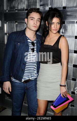 Ed Westwick e Jessica Szohr frequentano il ‰'Big Game Big Give‰', cocktail e raccolta di fondi solo su invito, che beneficeranno del Fondo Giving Back a Miami Beach, USA, il 6 febbraio 2010. (Nella foto: Ed Westwick, Jessica Szohr) Foto di Lionel Hahn/ABACAPRESS.COM Foto Stock