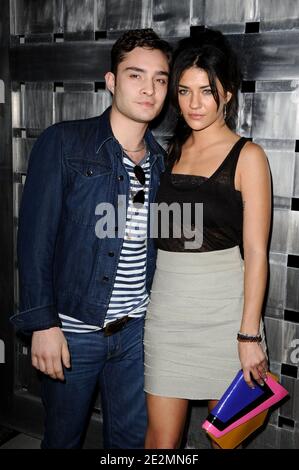 Ed Westwick e Jessica Szohr frequentano il ‰'Big Game Big Give‰', cocktail e raccolta di fondi solo su invito, che beneficeranno del Fondo Giving Back a Miami Beach, USA, il 6 febbraio 2010. (Nella foto: Ed Westwick, Jessica Szohr) Foto di Lionel Hahn/ABACAPRESS.COM Foto Stock