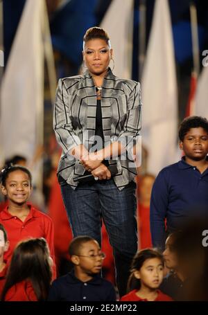 La regina Latifah si esibisce sul palco durante il Super Bowl XLIV Pregame Show di Miami, USA, il 7 febbraio 2010. (Foto: Regina Latifah) Foto di Lionel Hahn/ABACAPRESS.COM Foto Stock