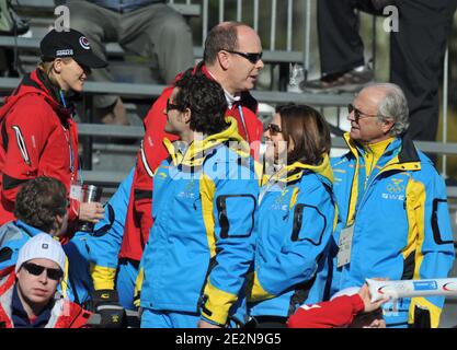 Il principe Alberto II di Monaco e Charlene Wittstock con il principe Carl Philip, la regina Silvia, re Carl XVI Gustaf di Svezia frequentano il Super G delle donne di sci alpino per i Giochi Olimpici invernali di Vancouver 2010 XXI al Creekside Park di Whistler, Canada, il 20 febbraio 2010. Foto di Gouhier-Hahn-Nebinger/ABACAPRESS.COM Foto Stock