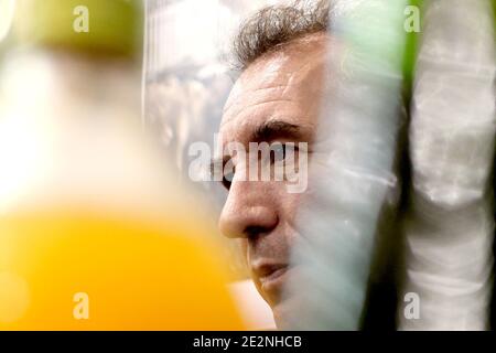 Francois Bayrou visita la Fiera Internazionale dell'Agricoltura, tenutasi a Porte de Versailles, Parigi, Francia, il 28 febbraio 2009. Foto di Stephane Lemouton/ABACAPRESS.COM Foto Stock