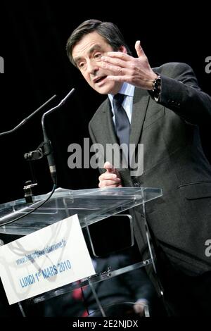 De gauche a droite FranÀois Fillon Premier ministre francais lors du Meeting UMP au centre des expositions de Metz, France le 1er Mars 2010 pour soutenir Laurent Henart lors de la campagne pour les elections regionales. Foto Mathieu Cugnot/ABACAPRESS.COM Foto Stock