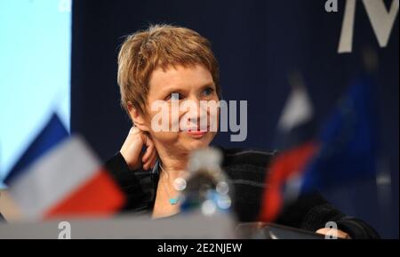 Laurence Parisot, responsabile francese dell'organizzazione dei datori di lavoro di MedEF, ha illustrato durante un incontro con il Presidente russo presso la sede centrale di MedEF a Parigi, in Francia, il 2 marzo 2010, durante la prima visita del Presidente russo in Francia. Foto di Christophe Guibbaud/ABACAPRESS.COM Foto Stock