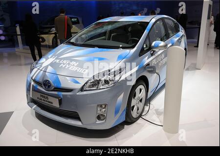 Un Toyota Prius Plug-in Hybrid è in mostra durante l'ottantesimo Salone Internazionale dell'Auto di Ginevra, Svizzera, il 2 marzo 2010. Foto di Loona/ABACAPRESS.COM Foto Stock