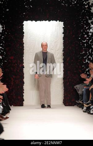 Un modello presenta una creazione del designer Peter Copping per la mostra della collezione Nina Ricci Autunno-Inverno 2010/2011 Ready-to-Wear a Parigi, Francia, il 4 marzo 2010. Foto di Alain Gil-Gonzalez/ABACAPRESS.COM Foto Stock