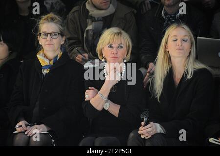 Liz Mohn, membro del Comitato esecutivo della Bertelsmann AG, partecipa alla mostra Louis Vuitton Fall-Winter 2010/2011 di collezione pronta all'uso, tenutasi il 10 marzo 2010 alla Cour Carree du Louvre di Parigi, Francia. Foto di Nicolas Briquet/ABACAPRESS.COM Foto Stock