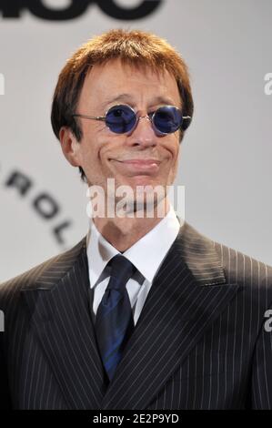 Il musicista Robin Gibb del Bee Gees partecipa alla 25esima cerimonia annuale di induzione del Rock and Roll Hall of Fame al Waldorf Astoria di New York City, NY, USA il 15 marzo 2010. Foto di Slaven Vlasic/ABACAPRESS.COM Foto Stock