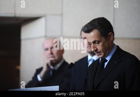 Il presidente francese Nicolas Sarkozy ha pronunciato un discorso il 16 marzo 2010 a la Roche-sur-Yon, Francia occidentale, dopo un incontro con i rappresentanti locali responsabili della regione devastata dalla tempesta Xynthia a la Rochelle, Una visita a Charron e a Bouin. La tempesta mortale che ha affollato nel sud-ovest della Francia ha provocato più di un miliardo di euro di danni ai principali driver economici della regione orgogliosa, il turismo e la produzione di cibo di lusso. Foto di Mousse/ABACAPRESS.COM Foto Stock