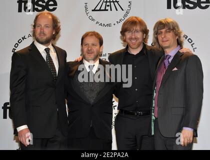 (L-R) Musicians Page McConnell, Jon Fishman, Trey Anastasio e Mike Gordon di Phish partecipano alla 25a cerimonia annuale di induzione del Rock and Roll Hall of Fame al Waldorf Astoria di New York City, NY, USA il 15 marzo 2010. Foto di Slaven Vlasic/ABACAPRESS.COM Foto Stock