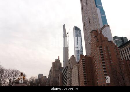 Skyline della fila del miliardario, da l a r, 111 West 57th Street, 157 w 57th st e parte inferiore del 220 Central Park SO e 225 w 57th st, Central Park Tower Foto Stock